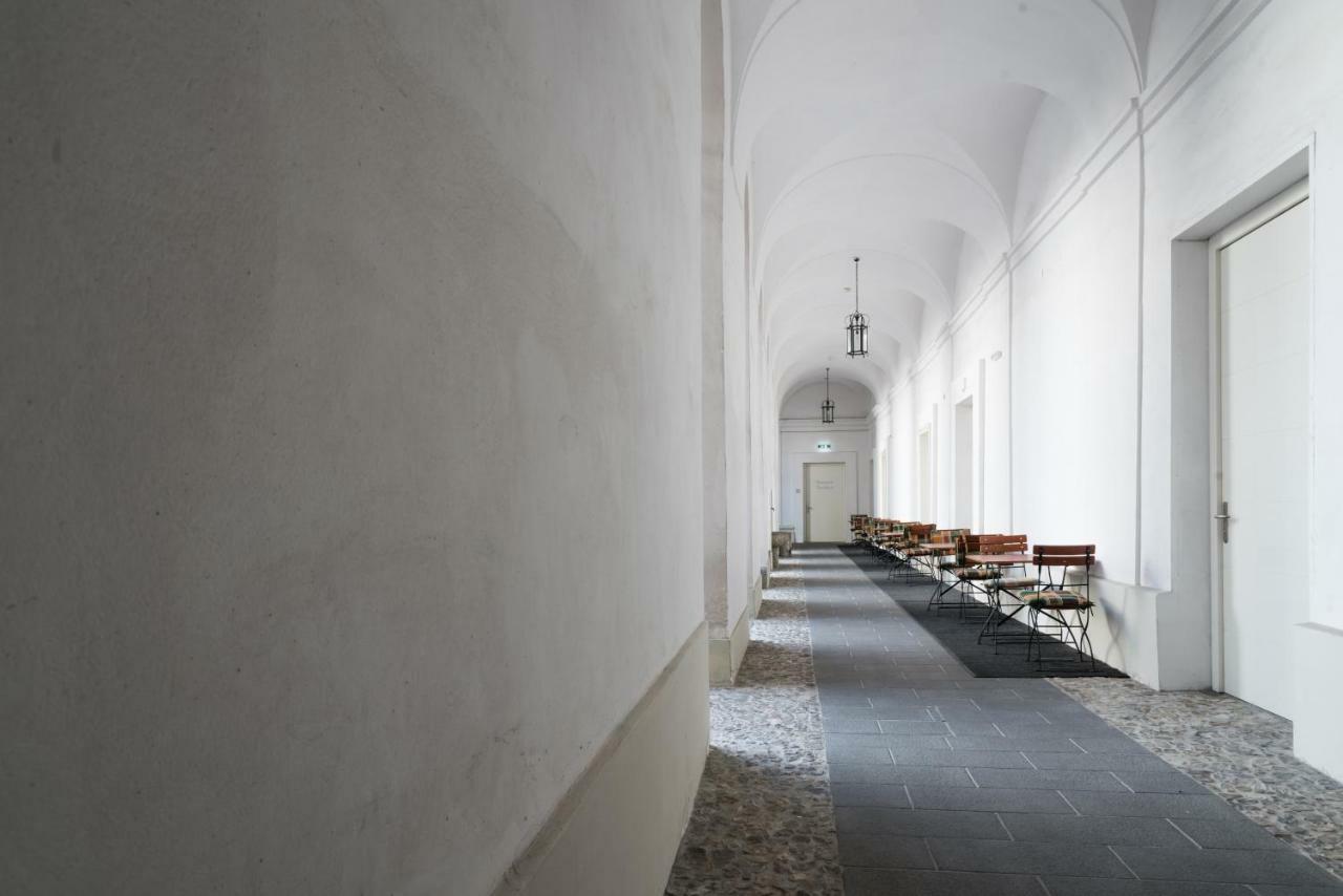 Im Priesterseminar 3*